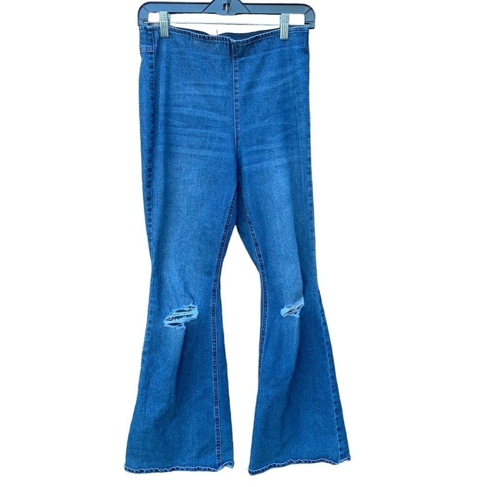 TINSELTOWN women's size 9 distressed wide legged jeans